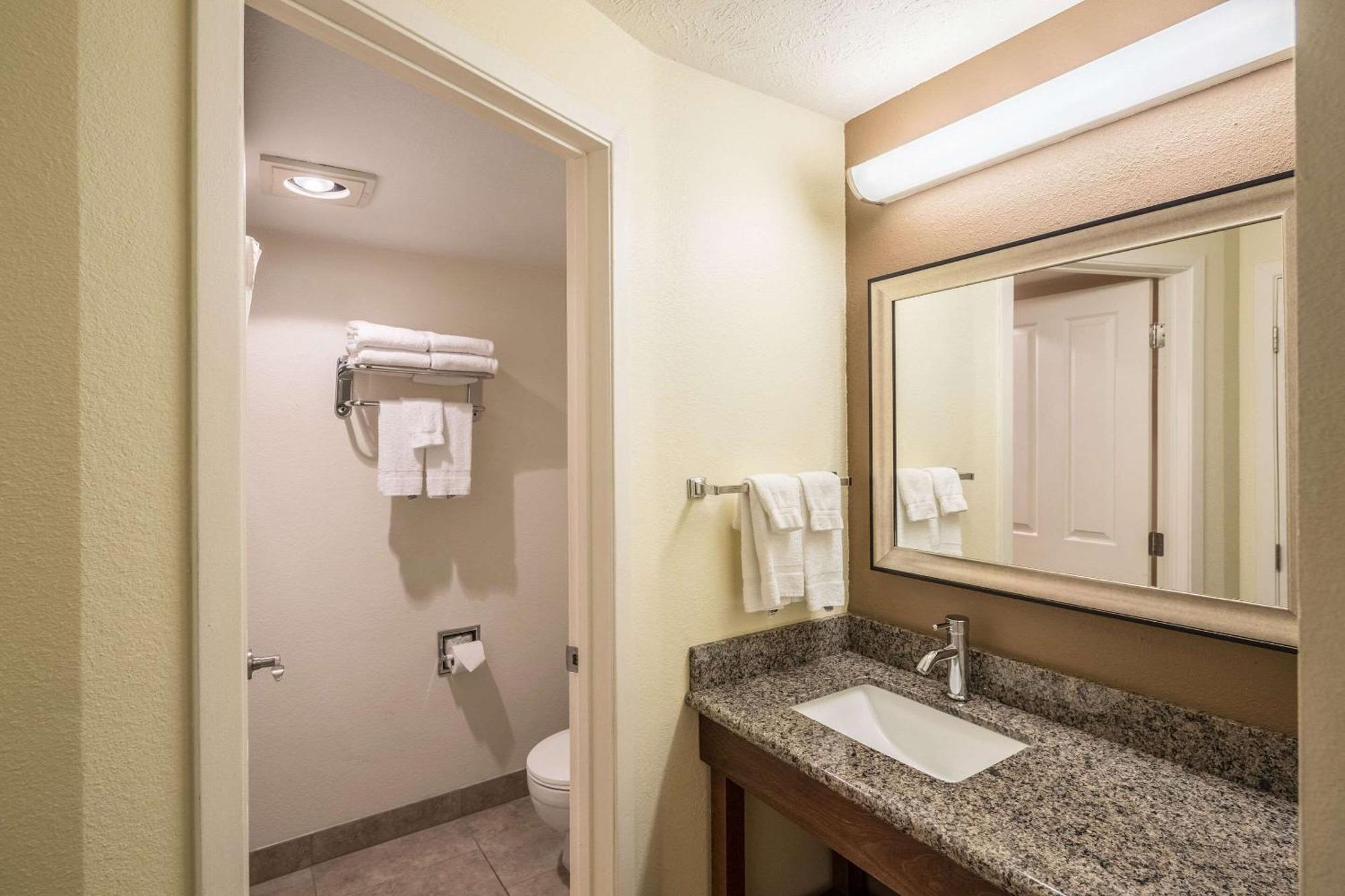 Quality Inn & Suites Coeur D'Alene Exterior photo